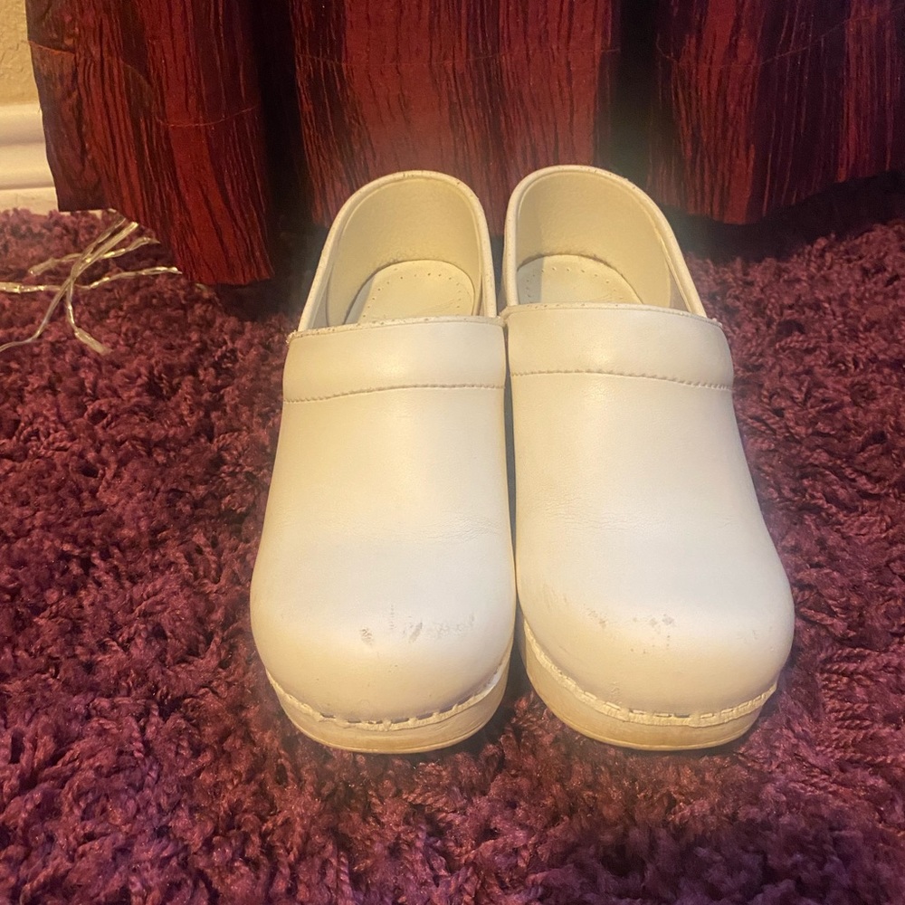 Dansko white nursing shoes size 36 (women’s 6)